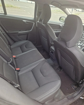 Volvo V60 cena 39900 przebieg: 267000, rok produkcji 2014 z Warszawa małe 106